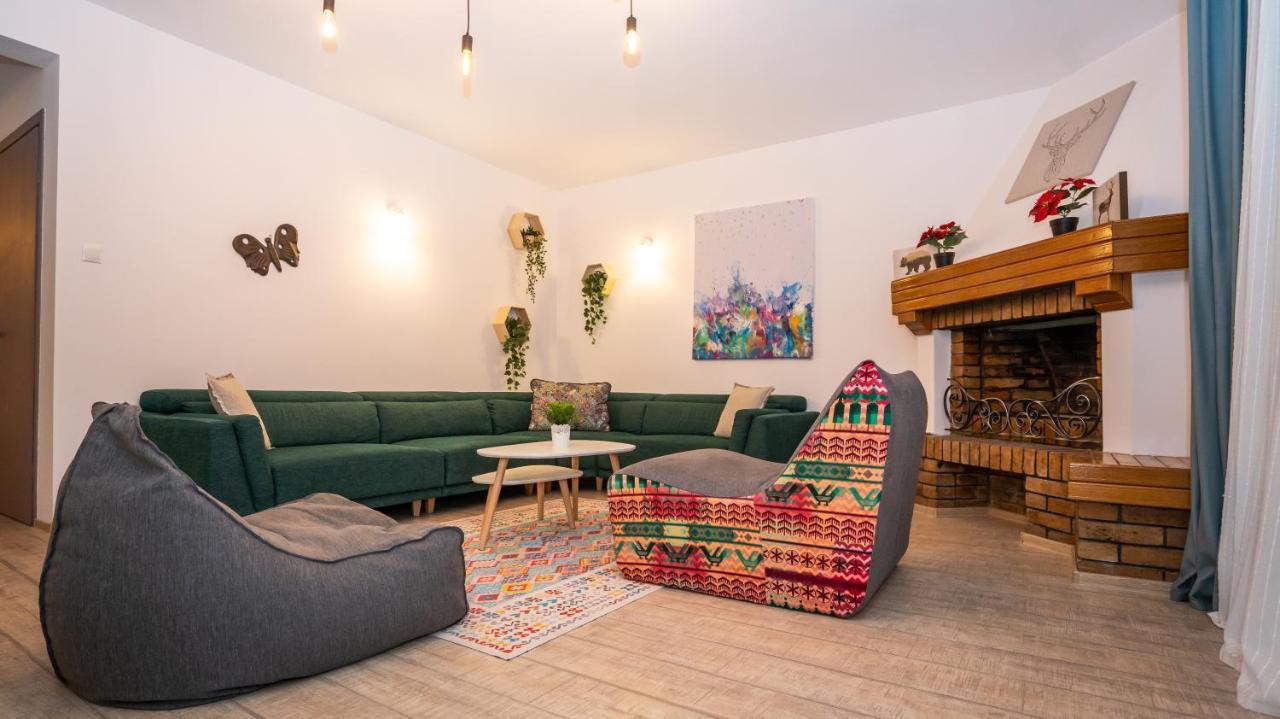 Family Treez Premium Apartments ポイアナ・ブラショフ エクステリア 写真
