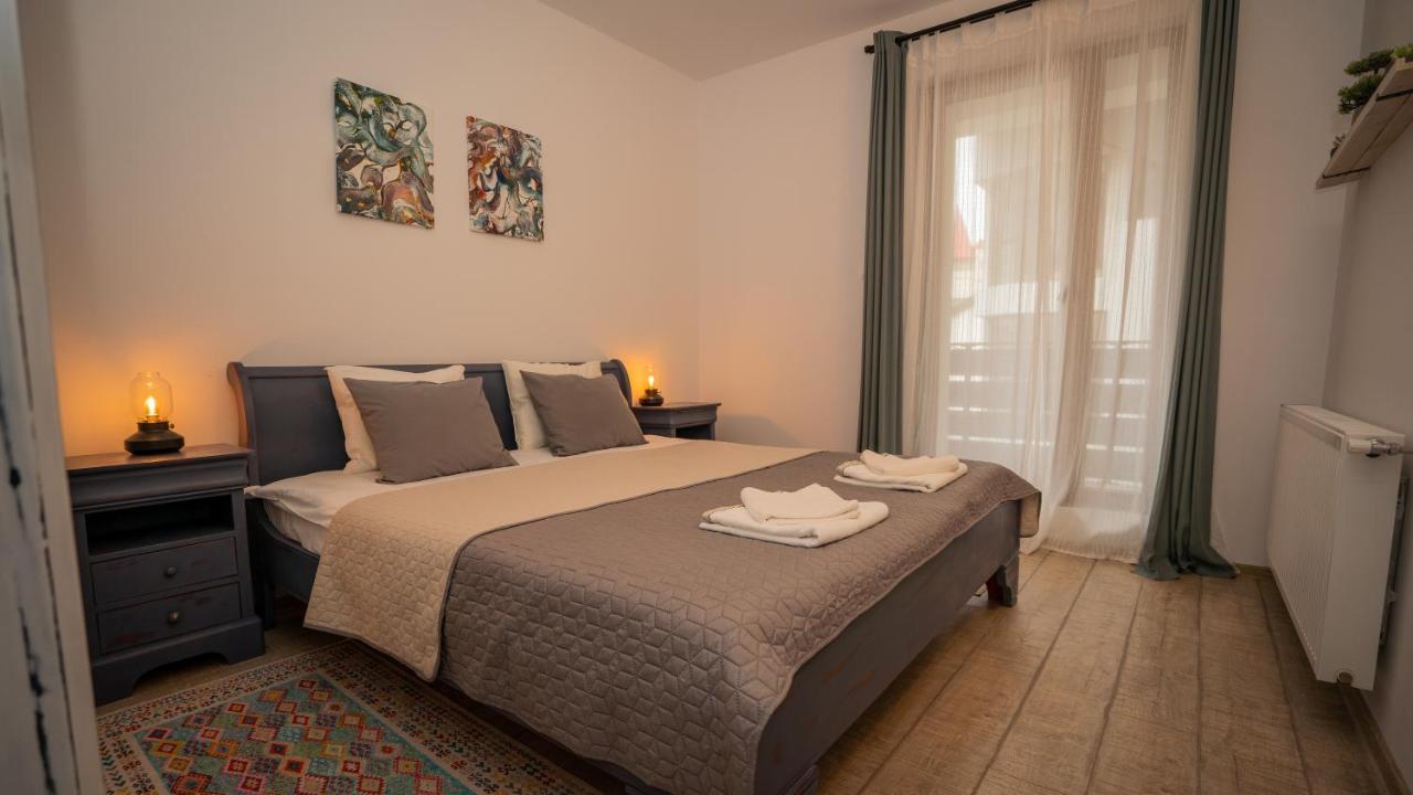 Family Treez Premium Apartments ポイアナ・ブラショフ エクステリア 写真