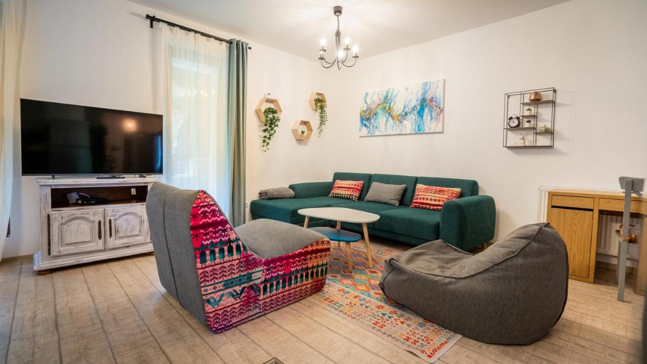 Family Treez Premium Apartments ポイアナ・ブラショフ エクステリア 写真