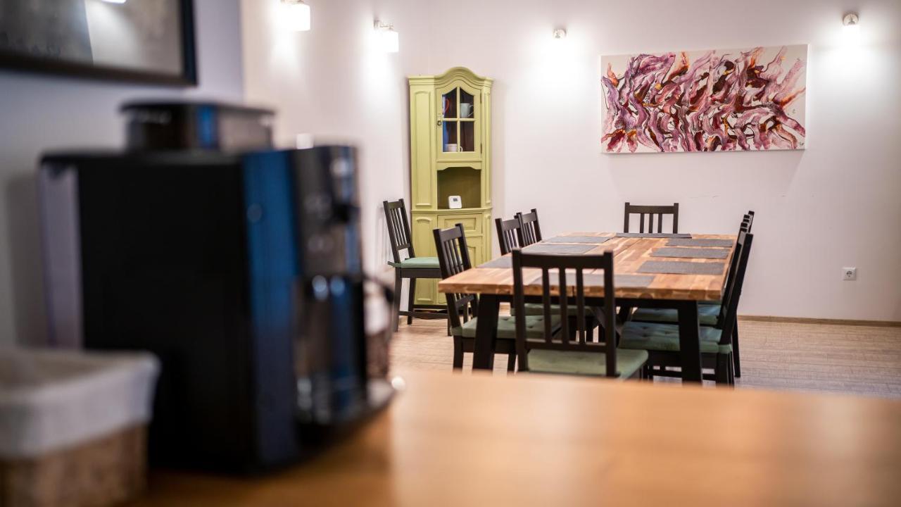 Family Treez Premium Apartments ポイアナ・ブラショフ エクステリア 写真