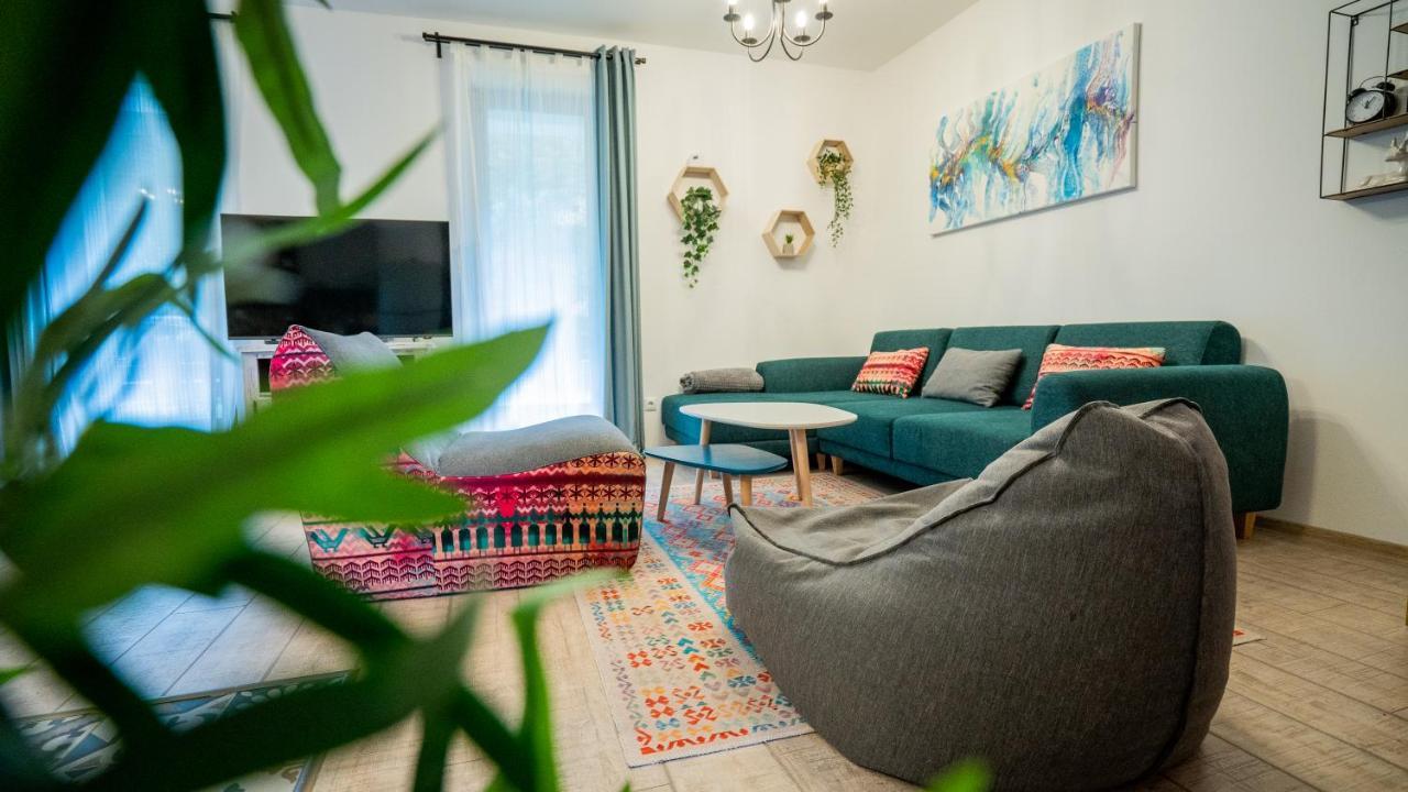 Family Treez Premium Apartments ポイアナ・ブラショフ エクステリア 写真