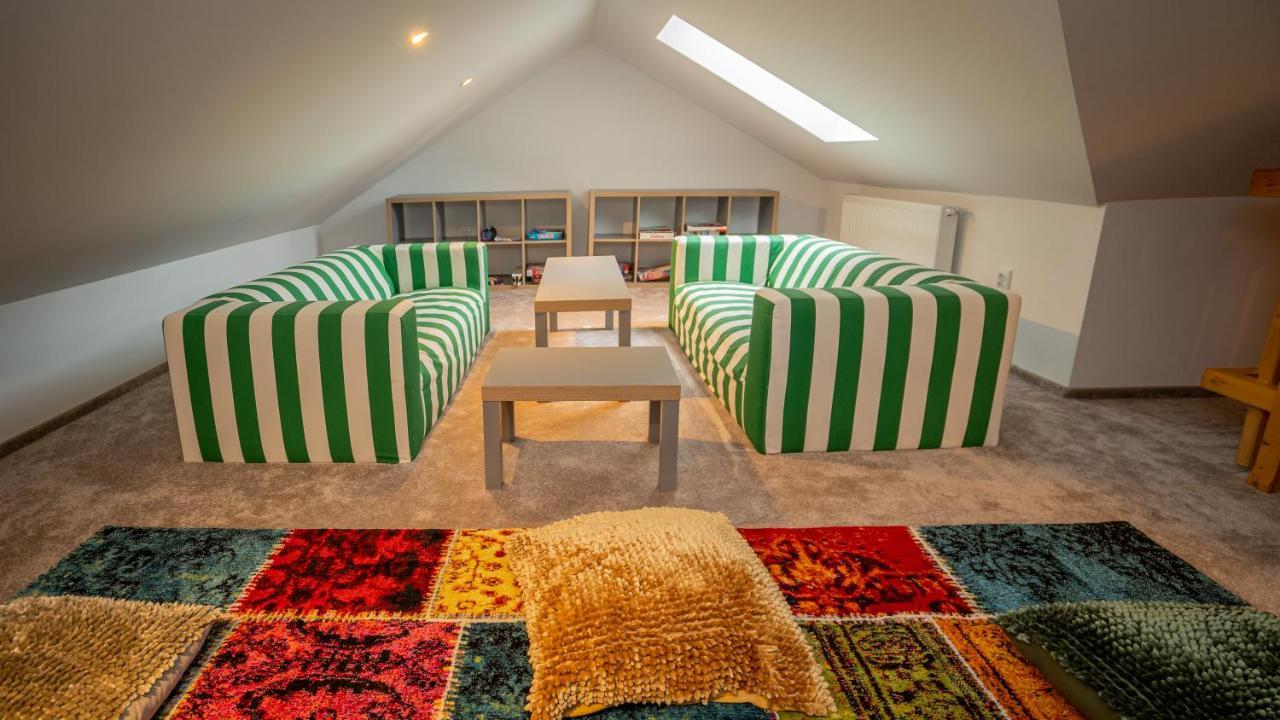 Family Treez Premium Apartments ポイアナ・ブラショフ エクステリア 写真