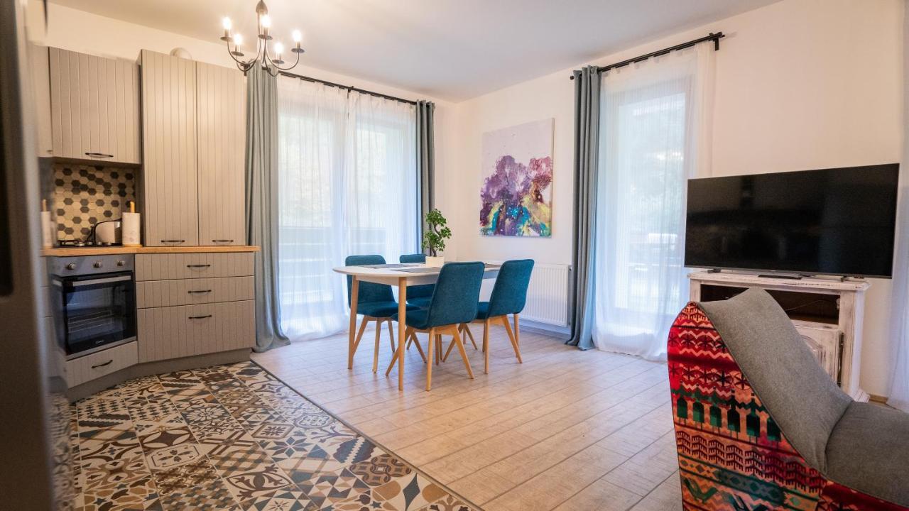 Family Treez Premium Apartments ポイアナ・ブラショフ エクステリア 写真