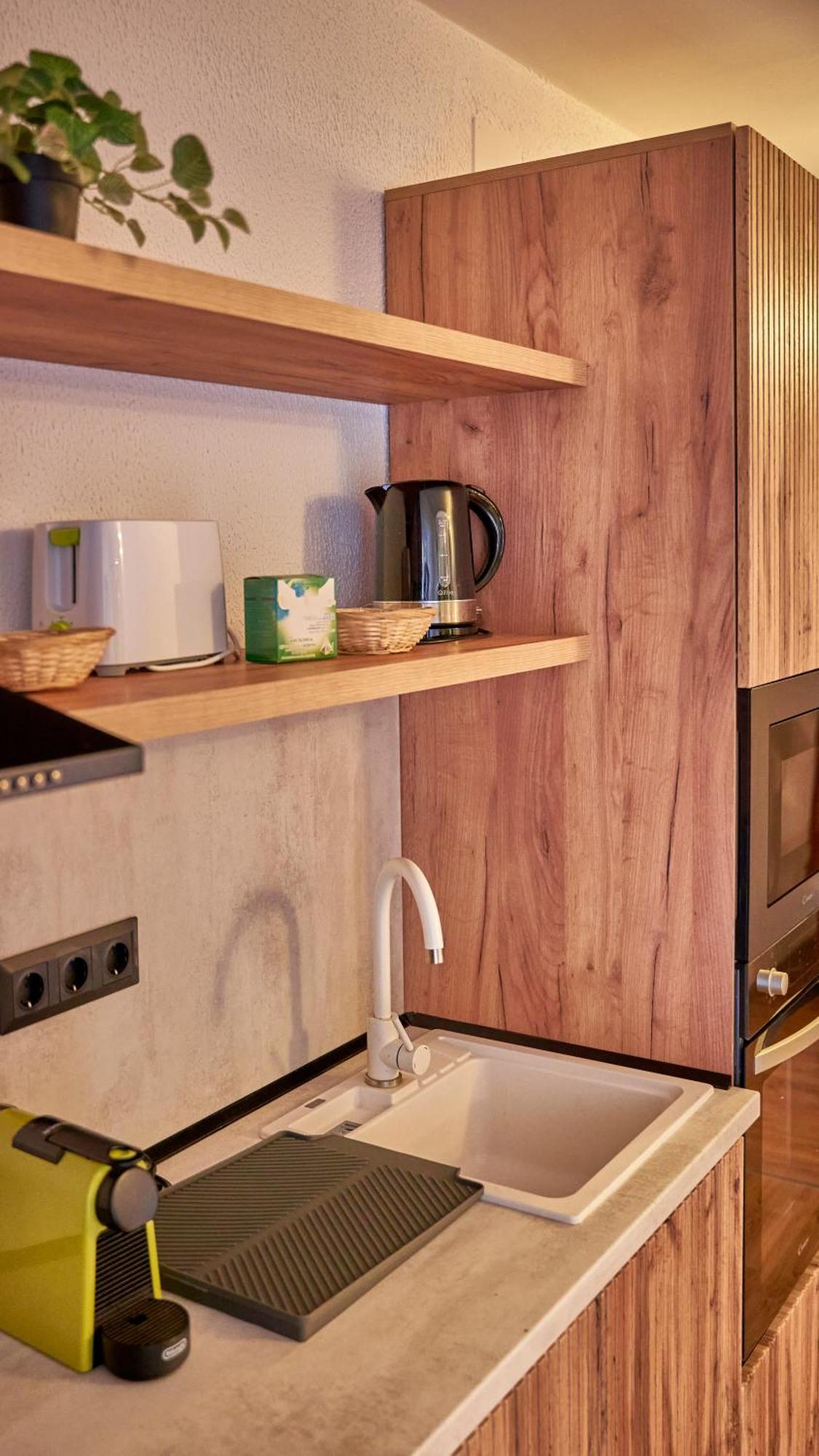 Family Treez Premium Apartments ポイアナ・ブラショフ エクステリア 写真