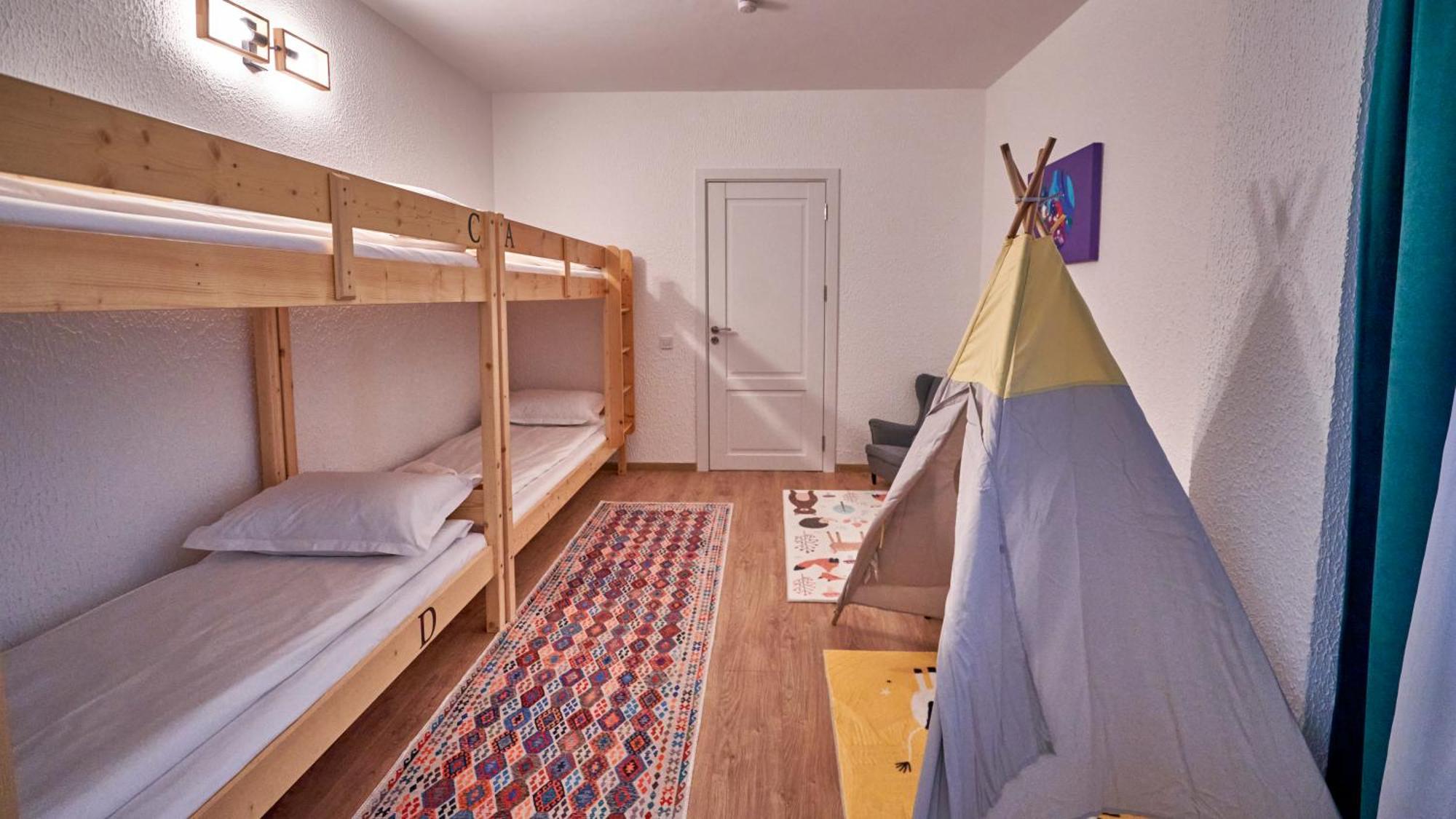 Family Treez Premium Apartments ポイアナ・ブラショフ エクステリア 写真