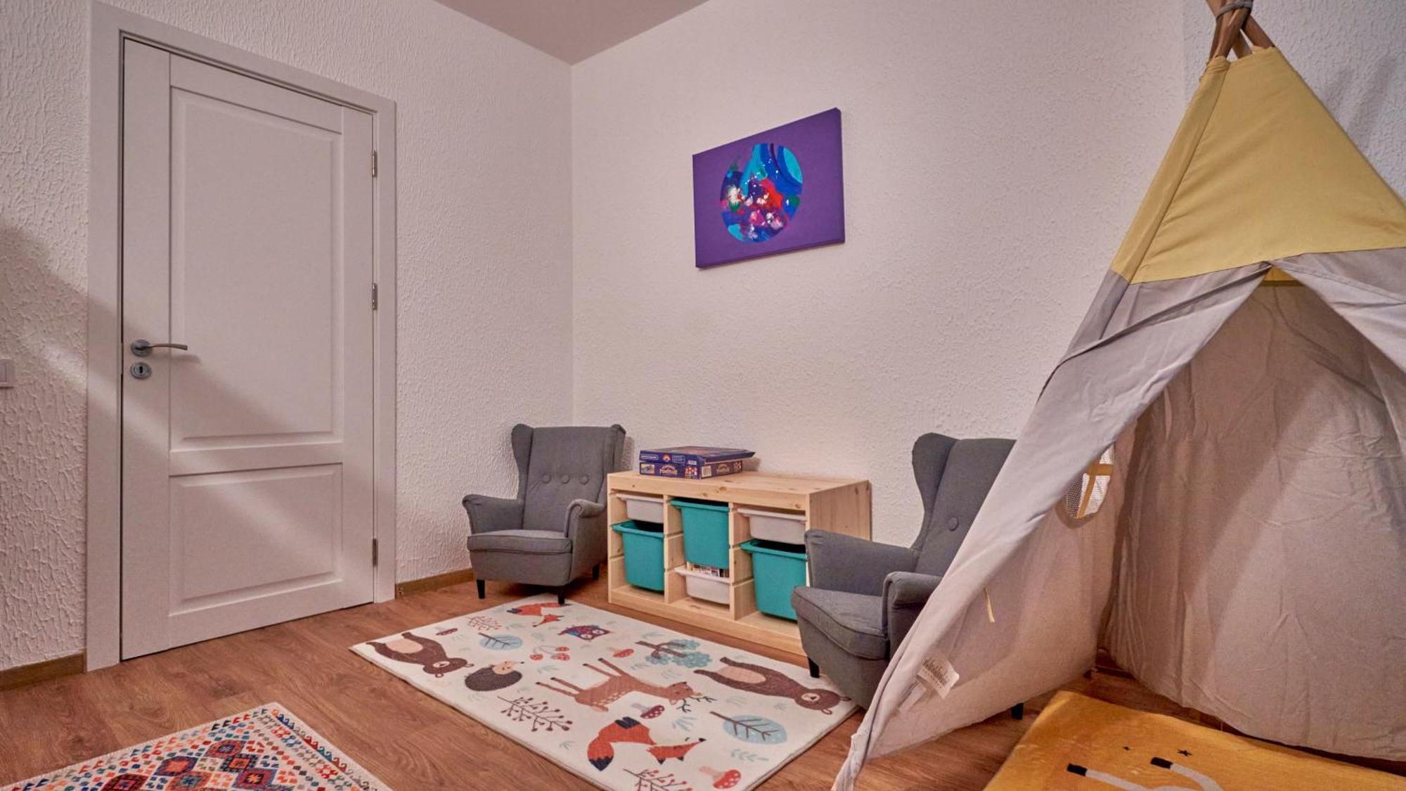 Family Treez Premium Apartments ポイアナ・ブラショフ エクステリア 写真