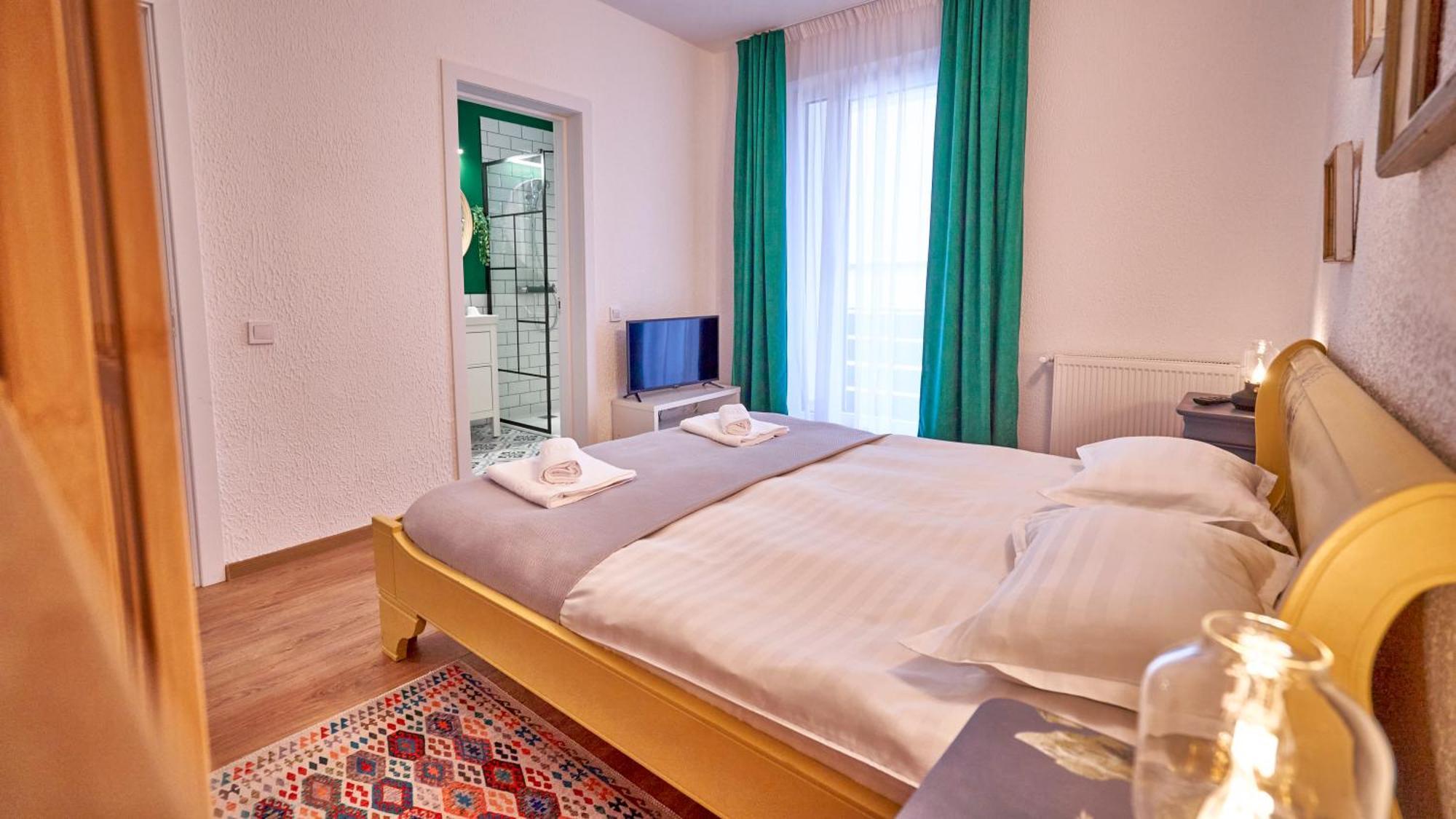 Family Treez Premium Apartments ポイアナ・ブラショフ エクステリア 写真