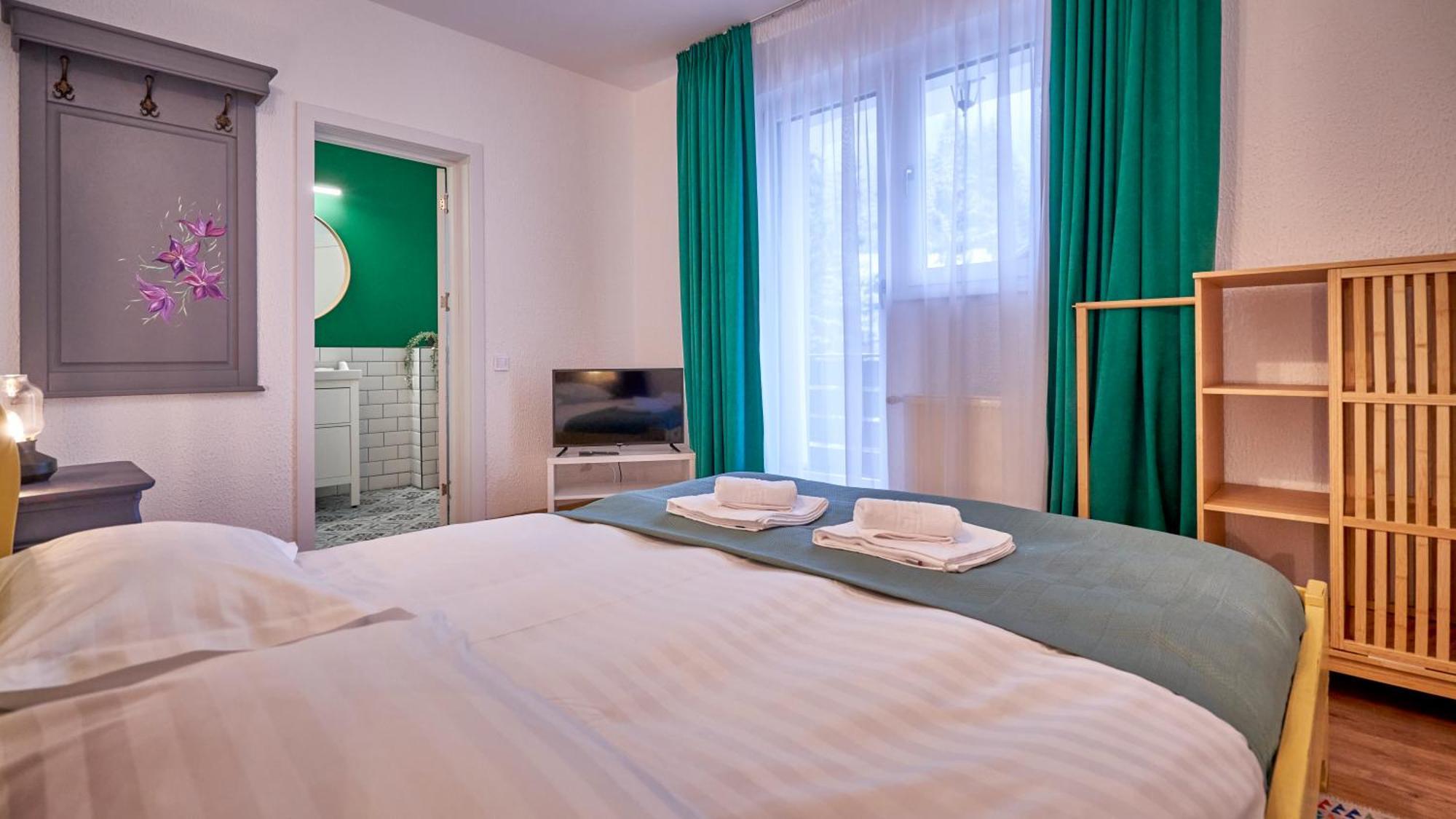 Family Treez Premium Apartments ポイアナ・ブラショフ エクステリア 写真
