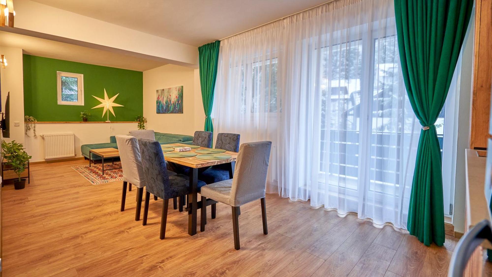 Family Treez Premium Apartments ポイアナ・ブラショフ エクステリア 写真