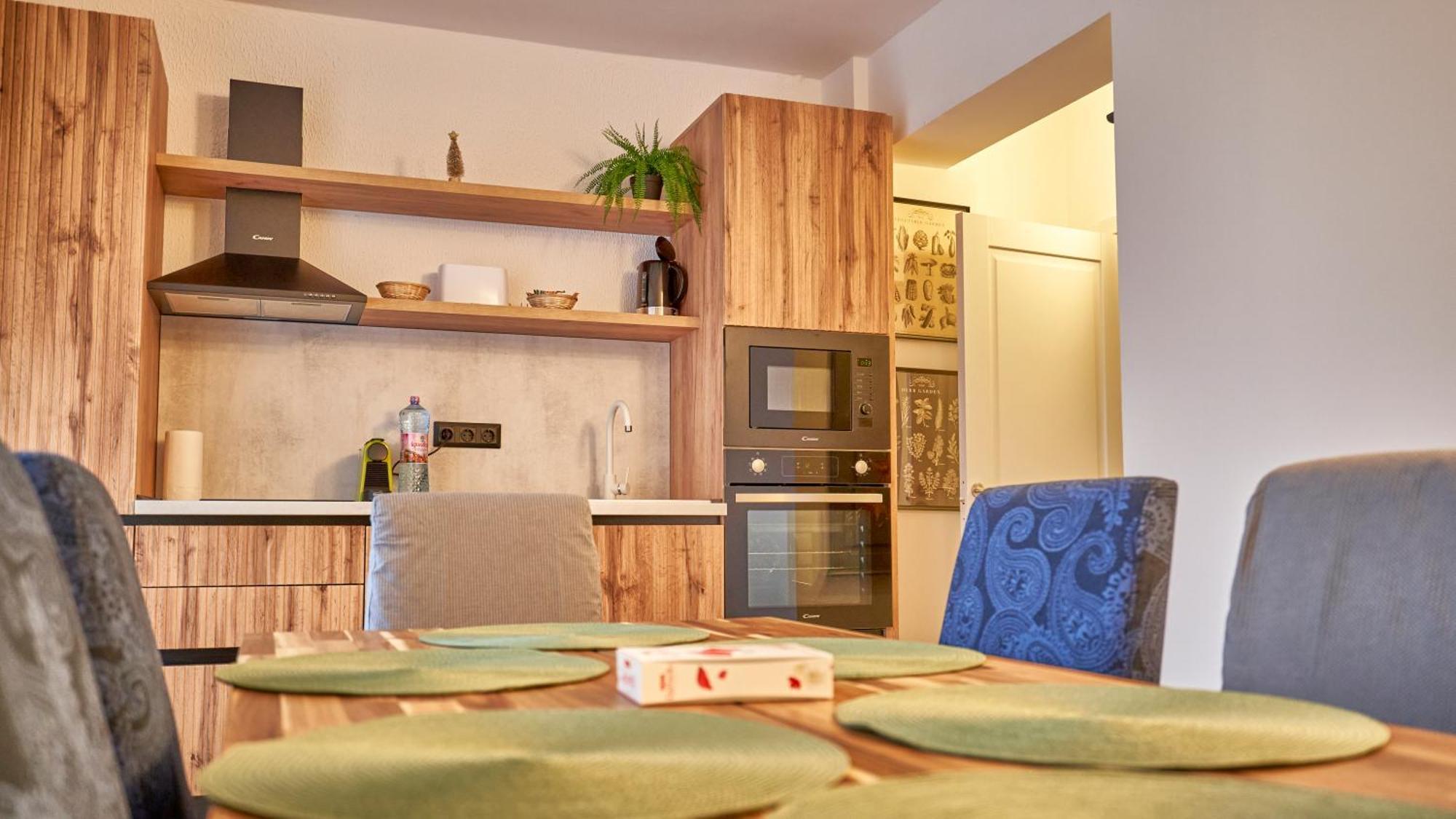 Family Treez Premium Apartments ポイアナ・ブラショフ エクステリア 写真
