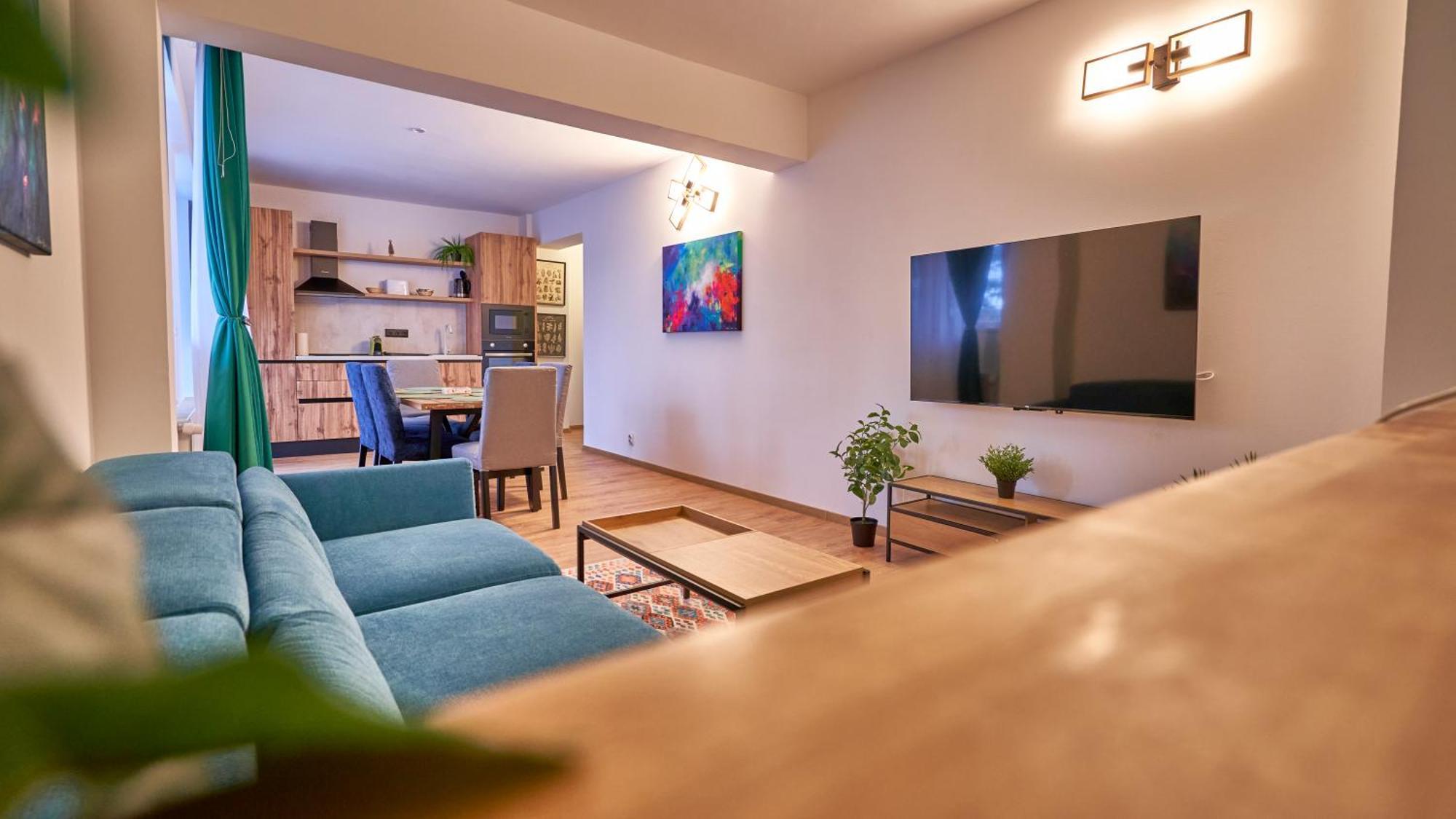 Family Treez Premium Apartments ポイアナ・ブラショフ エクステリア 写真