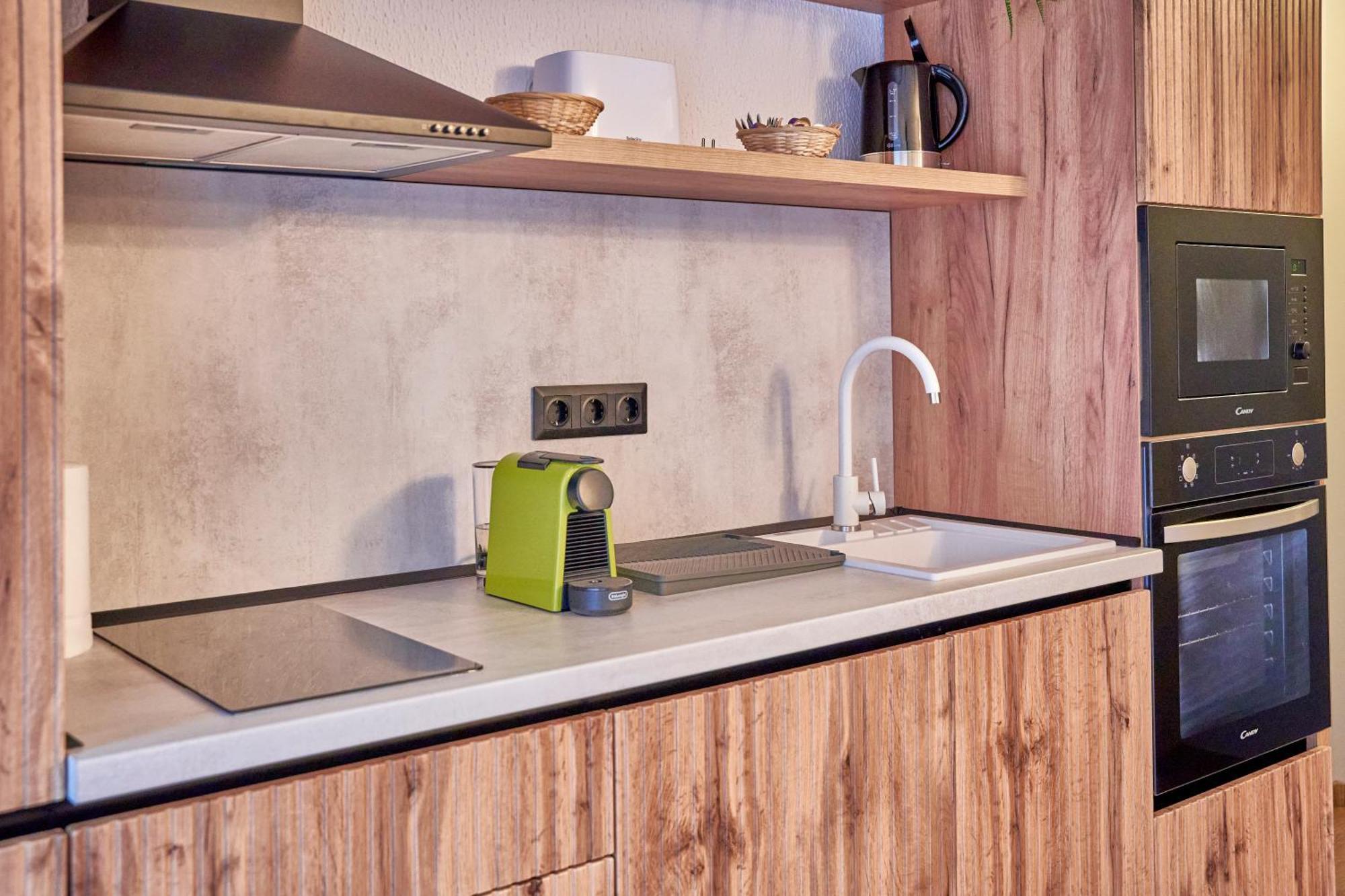 Family Treez Premium Apartments ポイアナ・ブラショフ エクステリア 写真