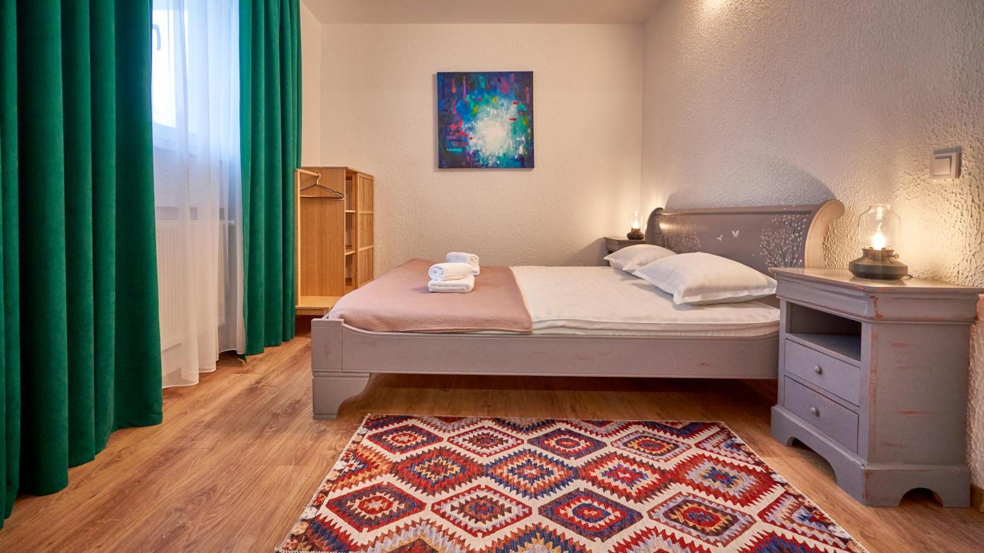 Family Treez Premium Apartments ポイアナ・ブラショフ エクステリア 写真