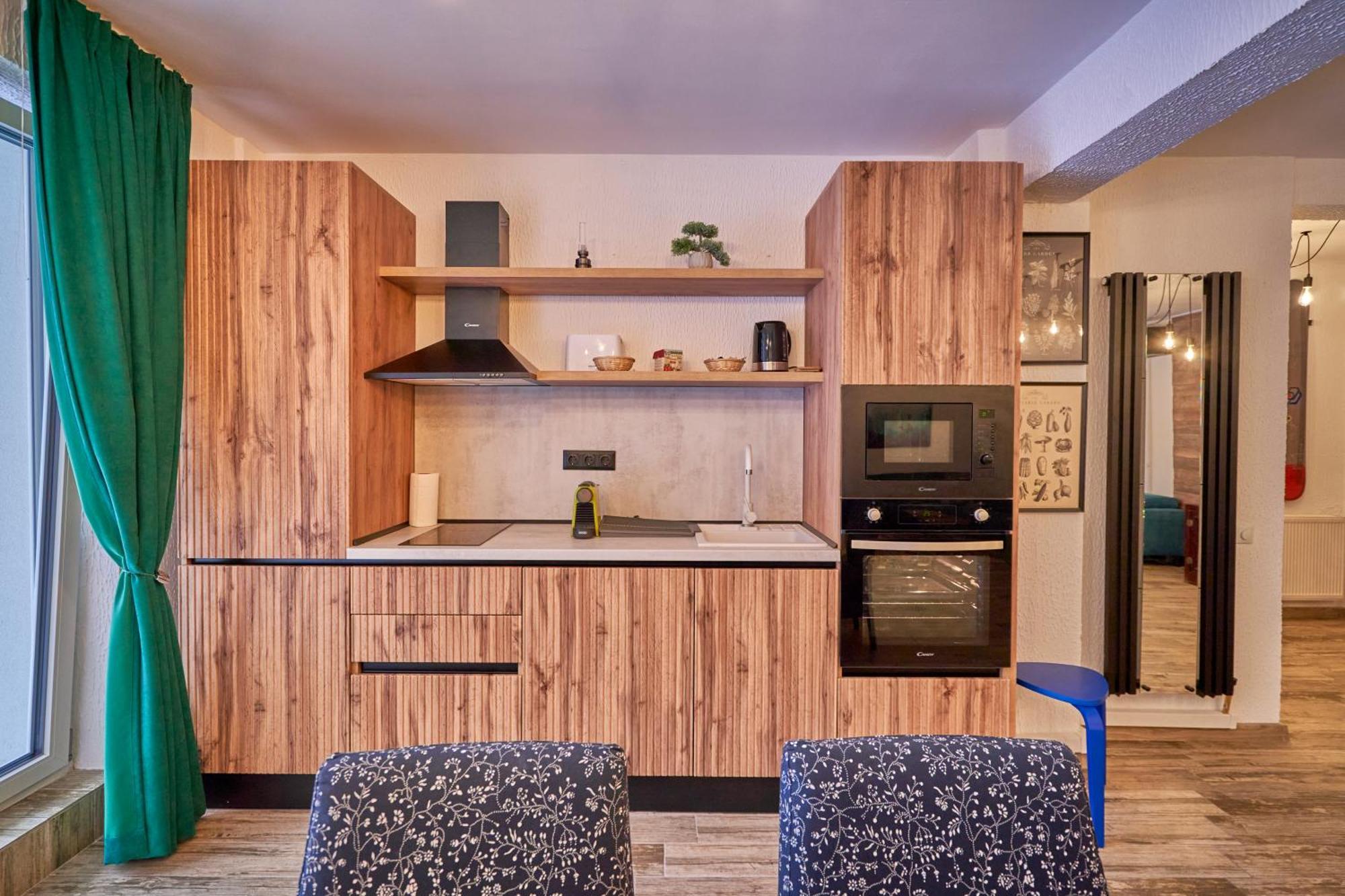 Family Treez Premium Apartments ポイアナ・ブラショフ エクステリア 写真